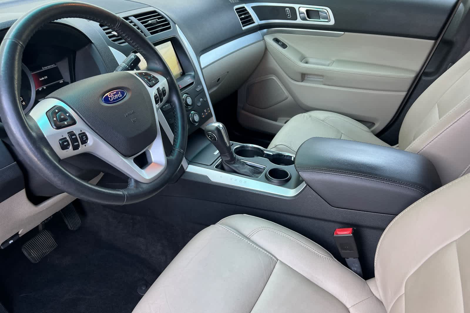 Thumbnail: 2015 Ford Explorer - 11