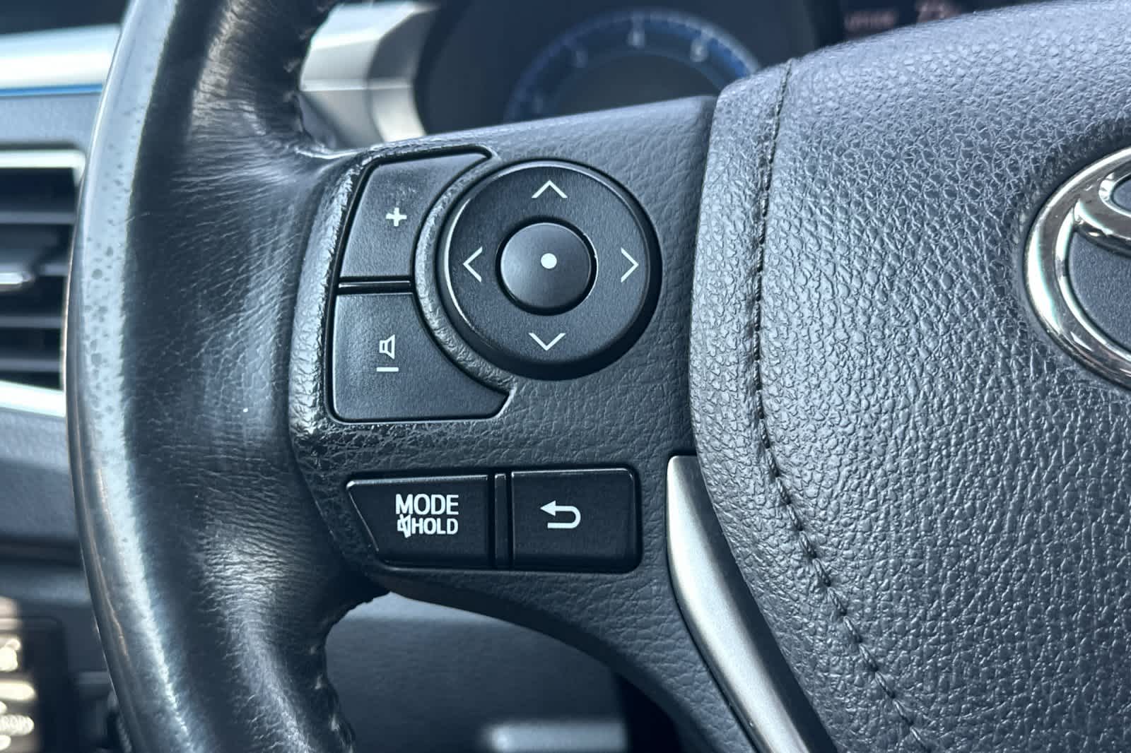 Thumbnail: 2015 Toyota Corolla - 26