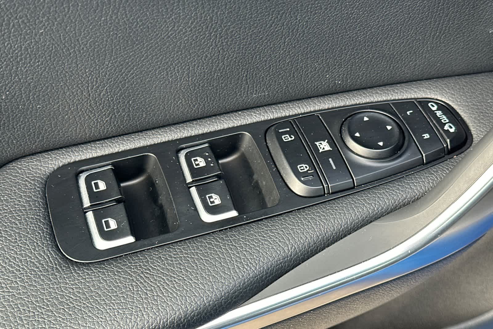 Thumbnail: 2023 Kia Stinger - 14