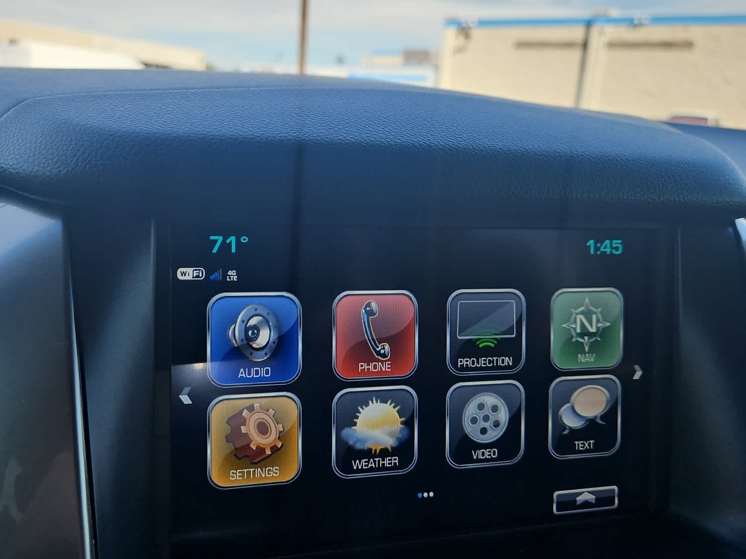 Thumbnail: 2018 Chevrolet Tahoe - 17