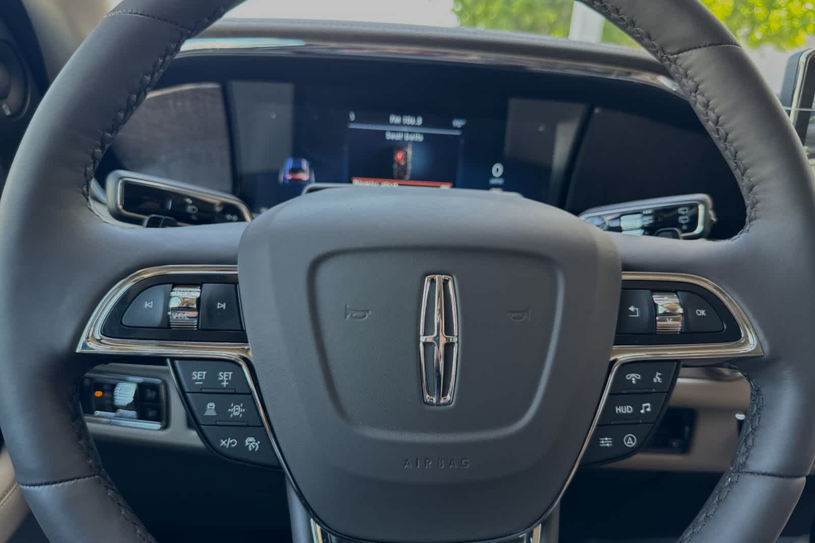 Thumbnail: 2024 Lincoln Navigator L - 26