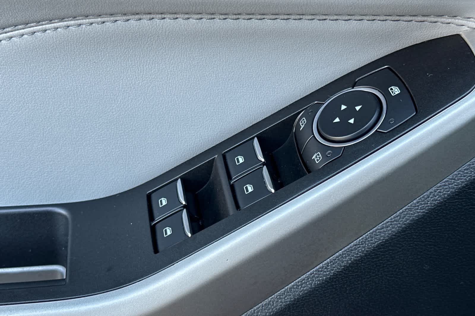 Thumbnail: 2022 Ford Explorer - 14