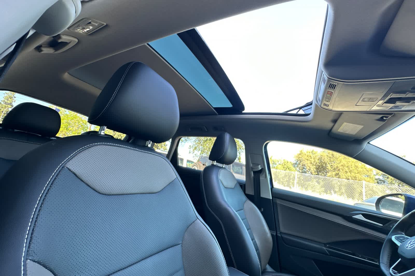 Thumbnail: 2022 Volkswagen Taos - 18