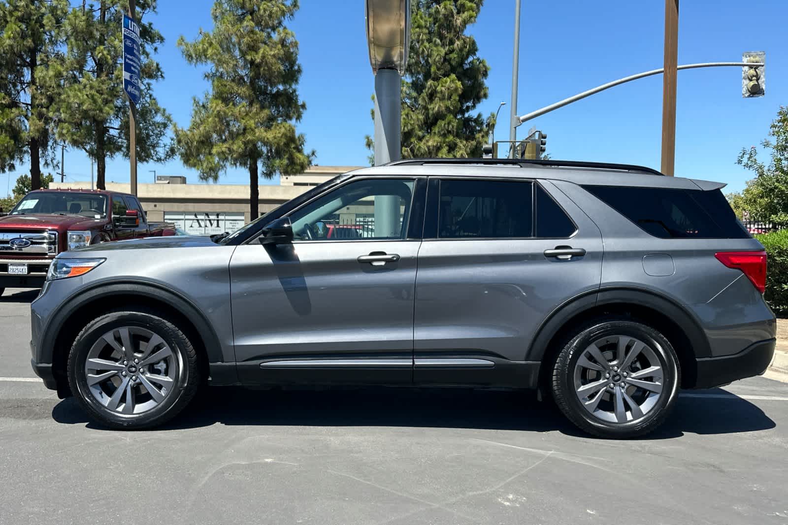 Thumbnail: 2022 Ford Explorer - 6