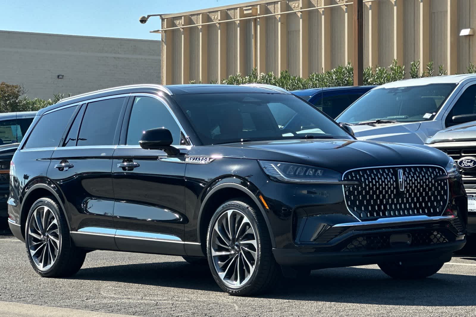 Thumbnail: 2025 Lincoln Aviator - 10