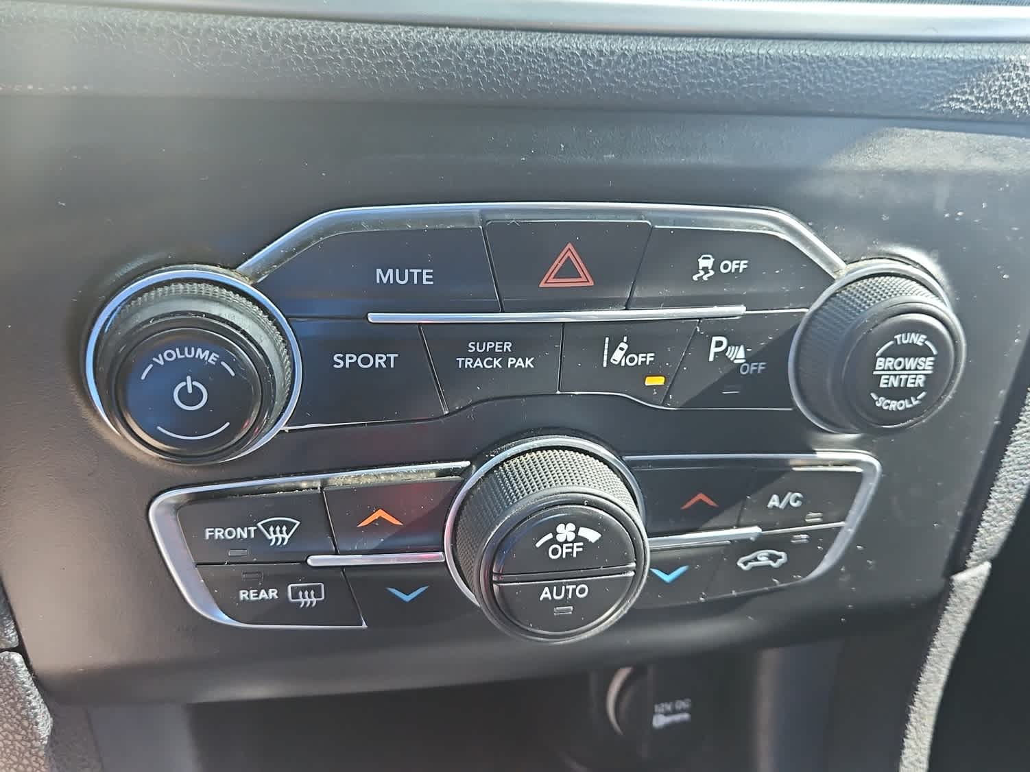 Thumbnail: 2018 Dodge Charger - 17