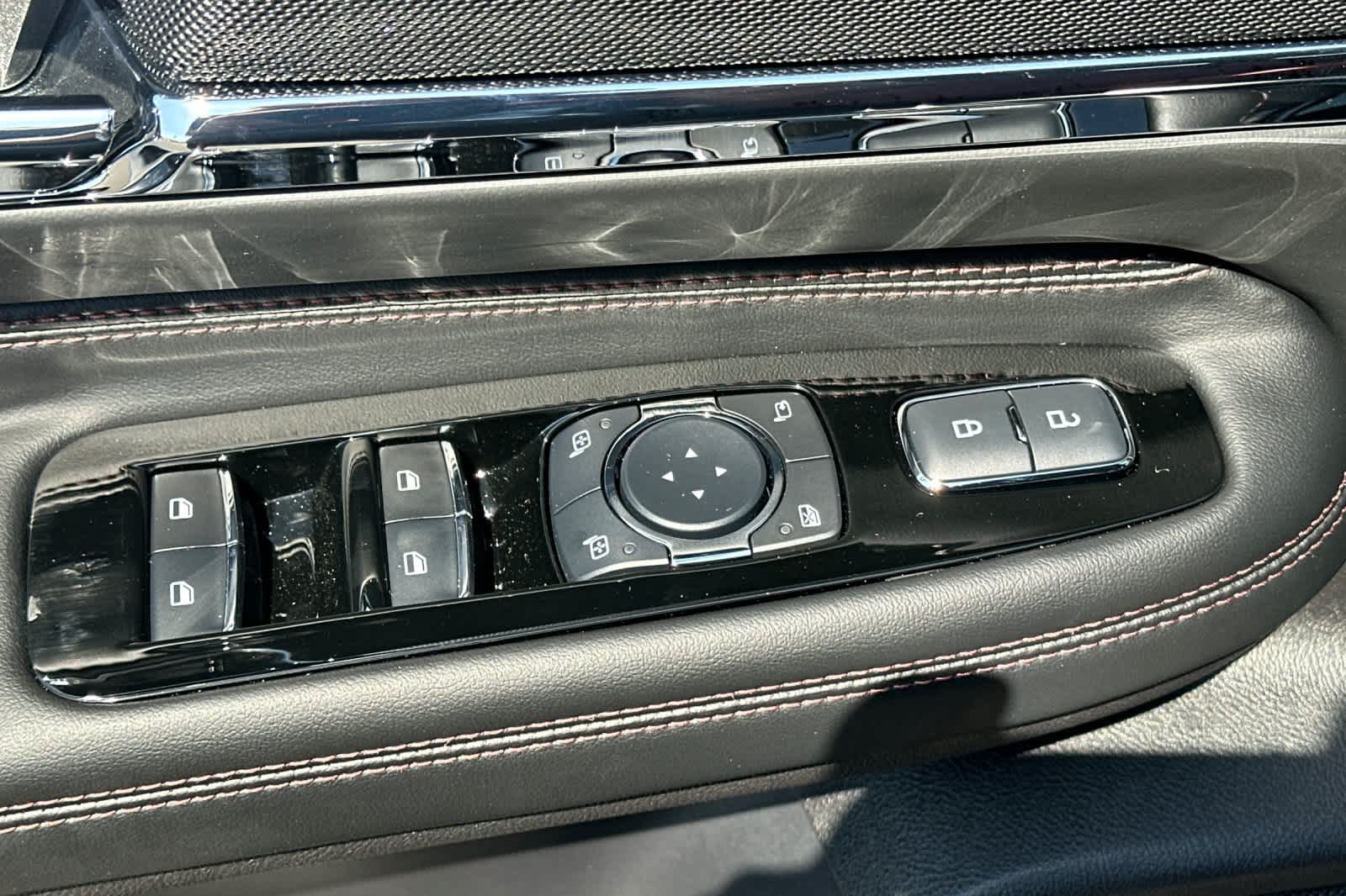 Thumbnail: 2025 Lincoln Corsair - 14