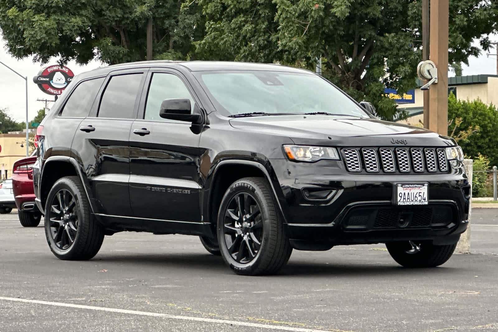 Thumbnail: 2022 Jeep Grand Cherokee - 9