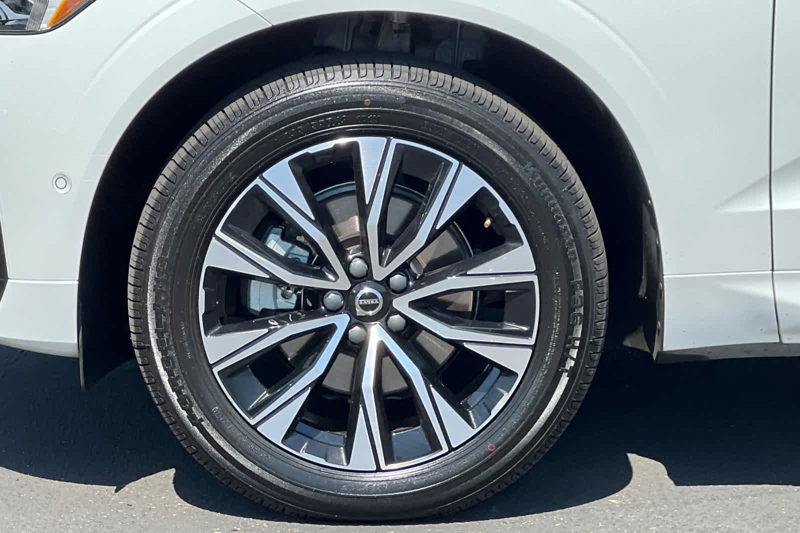 Thumbnail: 2023 Volvo XC60 - 27