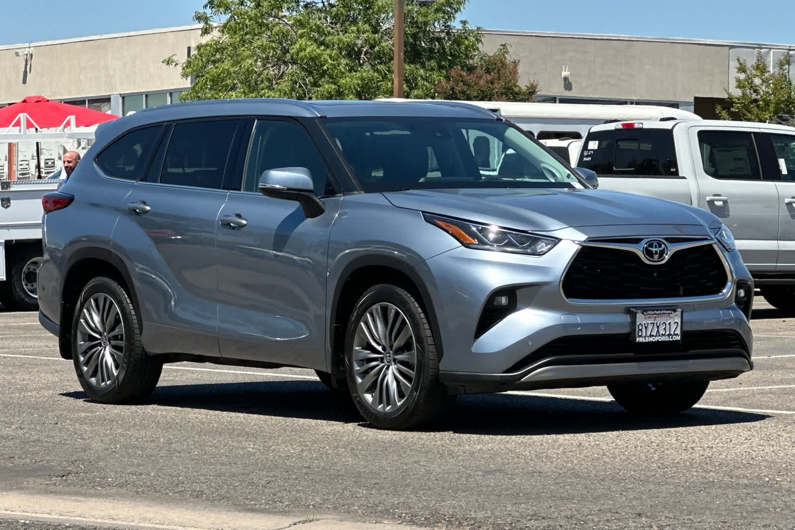 Thumbnail: 2022 Toyota Highlander - 8