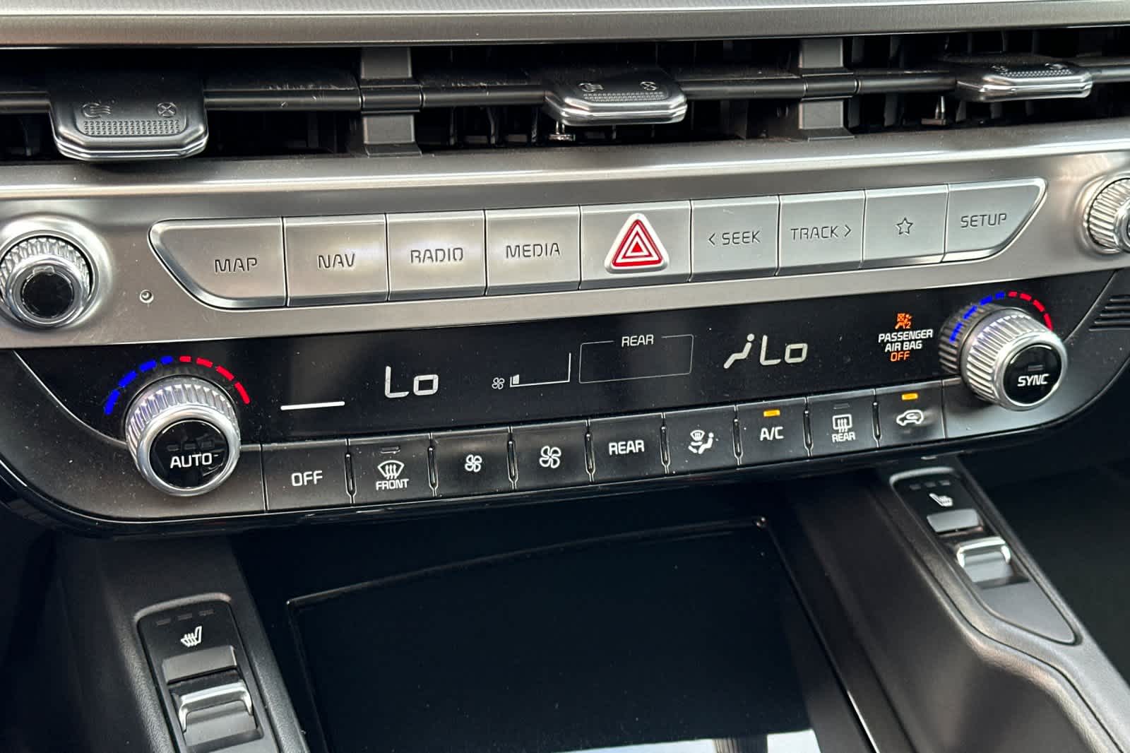 Thumbnail: 2023 Kia Telluride - 22