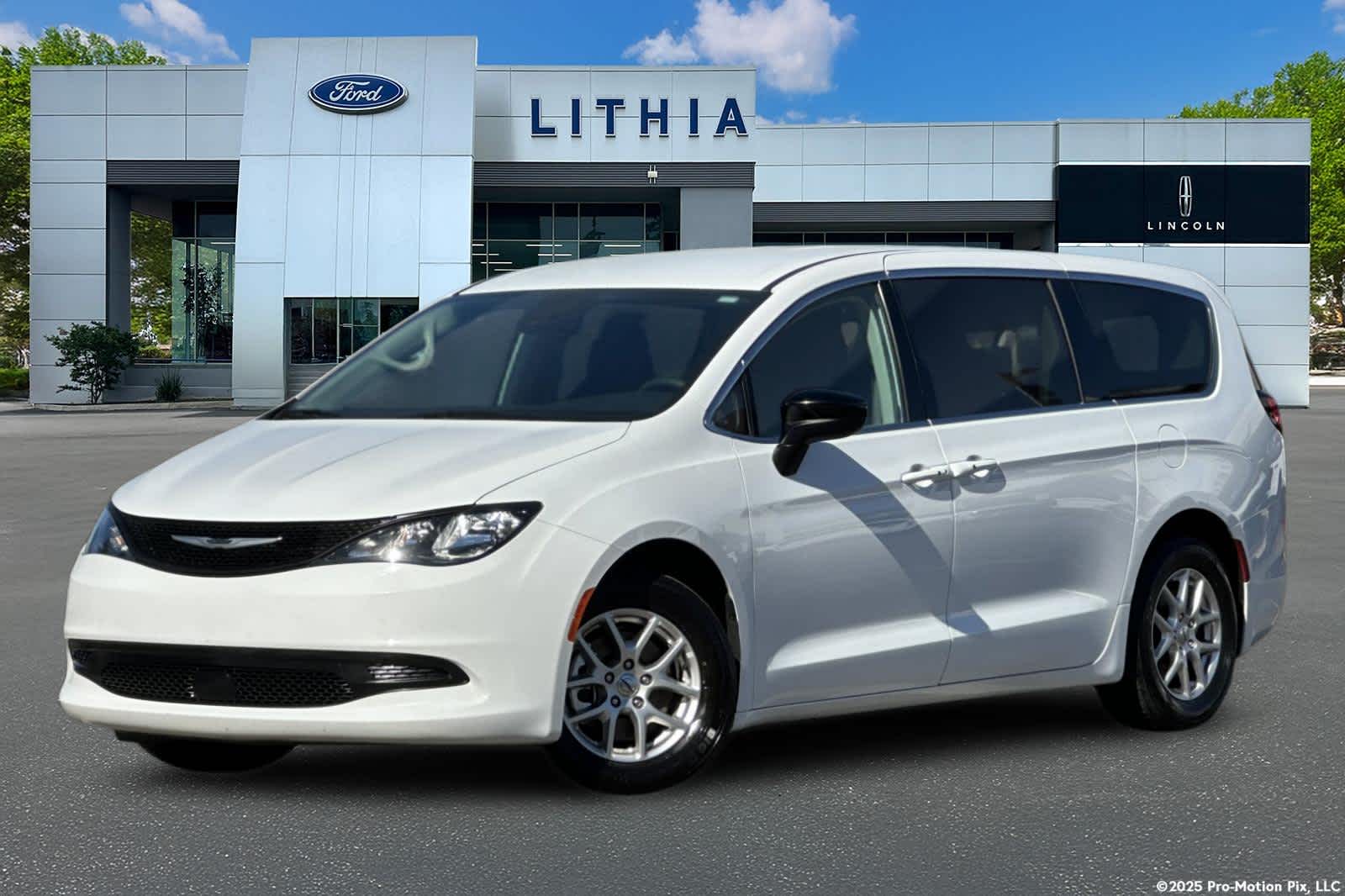 2024 Chrysler Voyager LX's photo