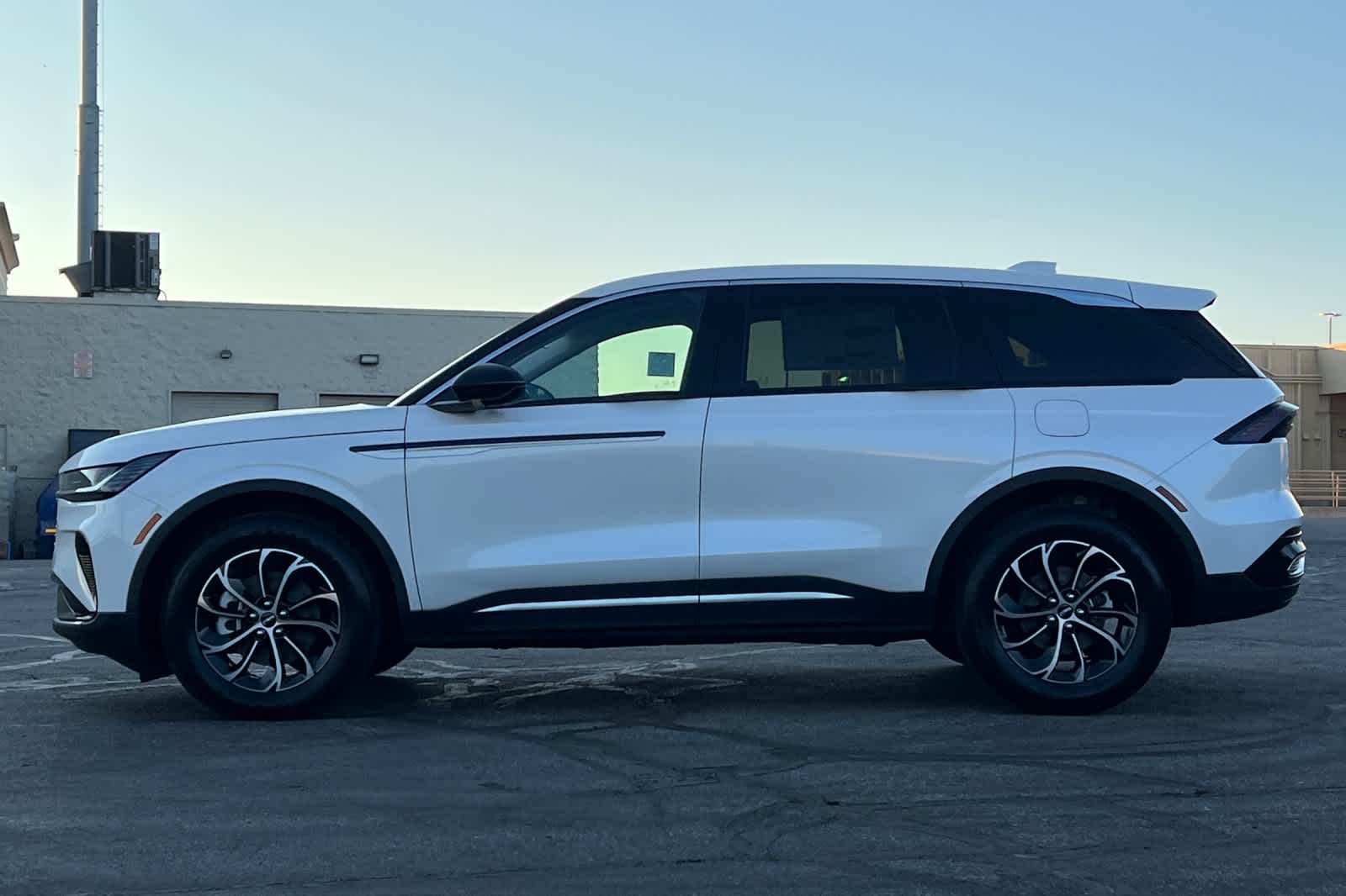 Thumbnail: 2026 Lincoln Nautilus - 5