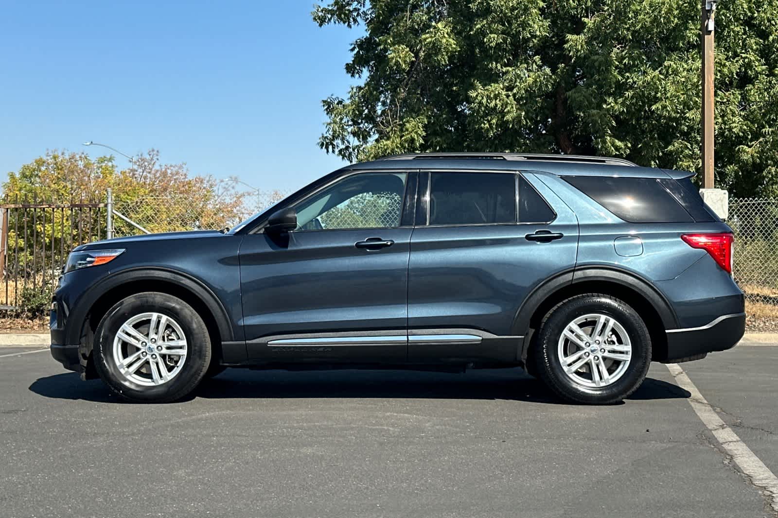 Thumbnail: 2022 Ford Explorer - 6
