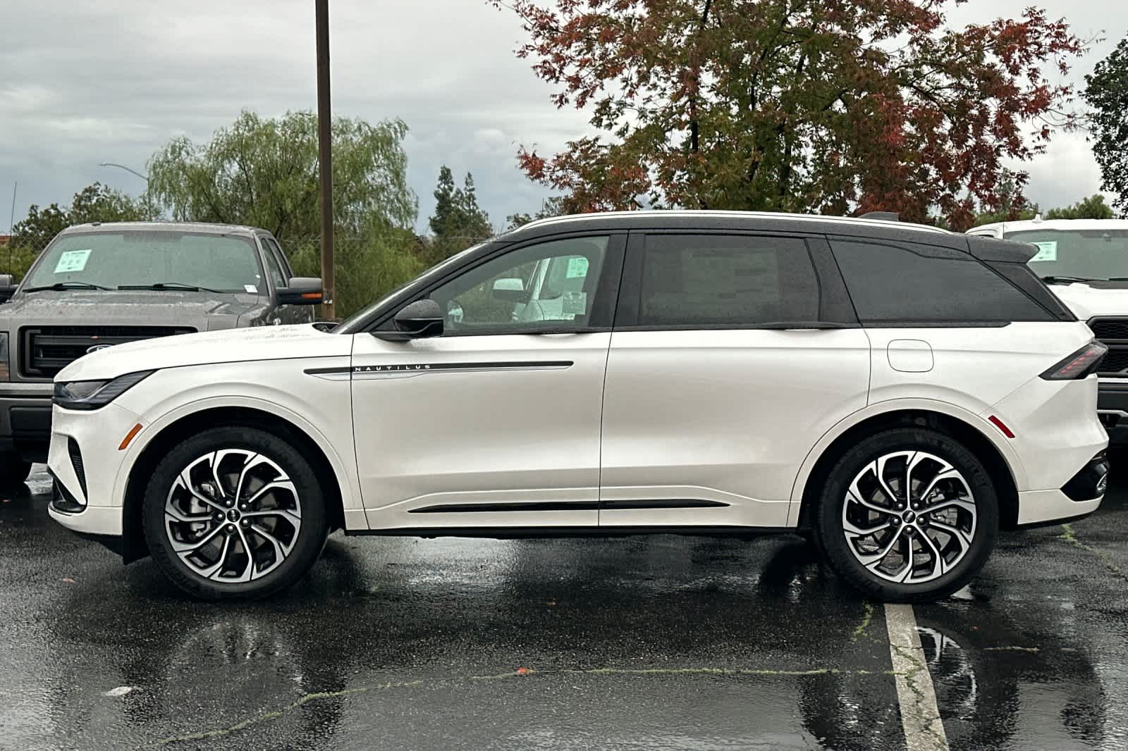 Thumbnail: 2026 Lincoln Nautilus - 5