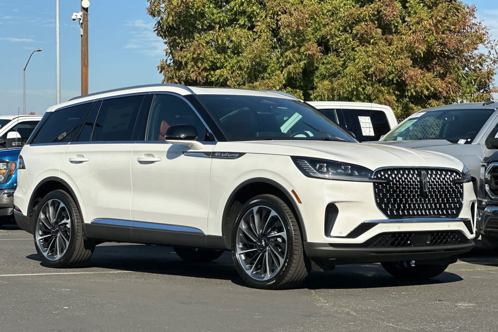 Thumbnail: 2026 Lincoln Aviator - 10