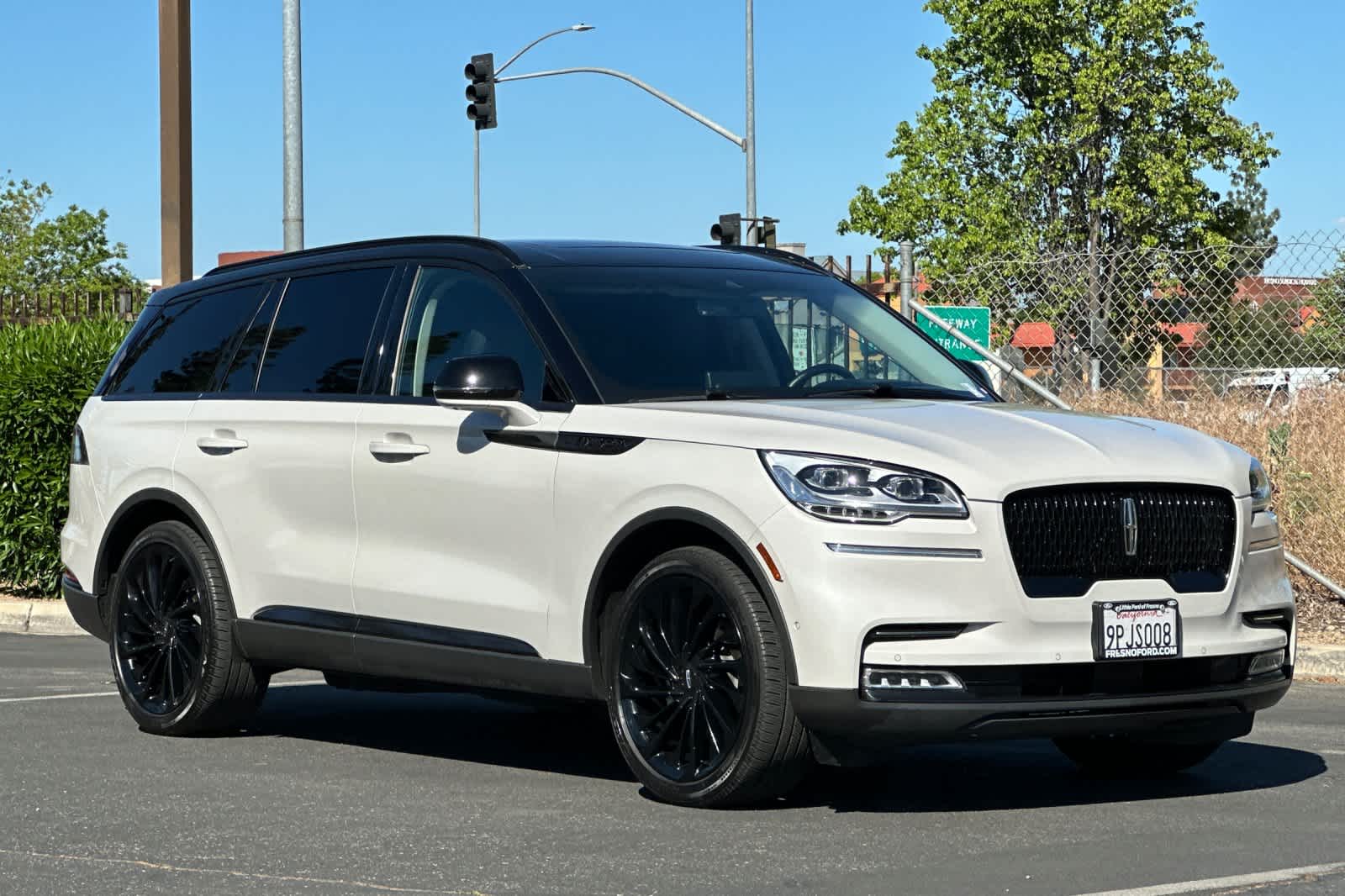 Thumbnail: 2023 Lincoln Aviator - 10