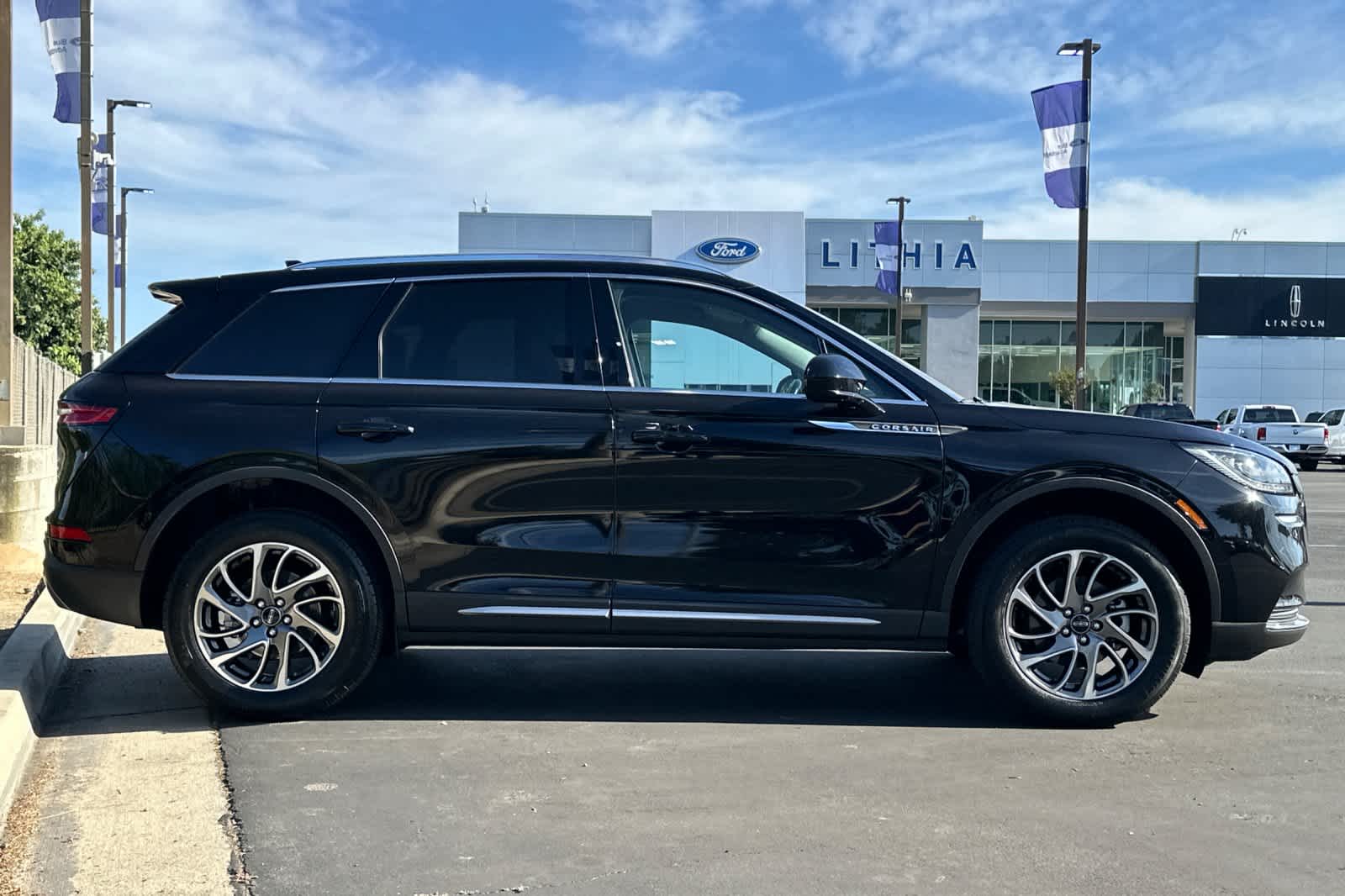 2022 Lincoln Corsair Standard 8