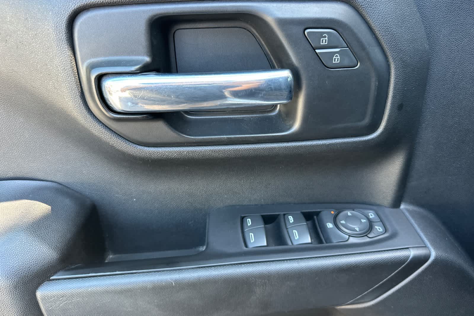 Thumbnail: 2020 Chevrolet Silverado 1500 - 12