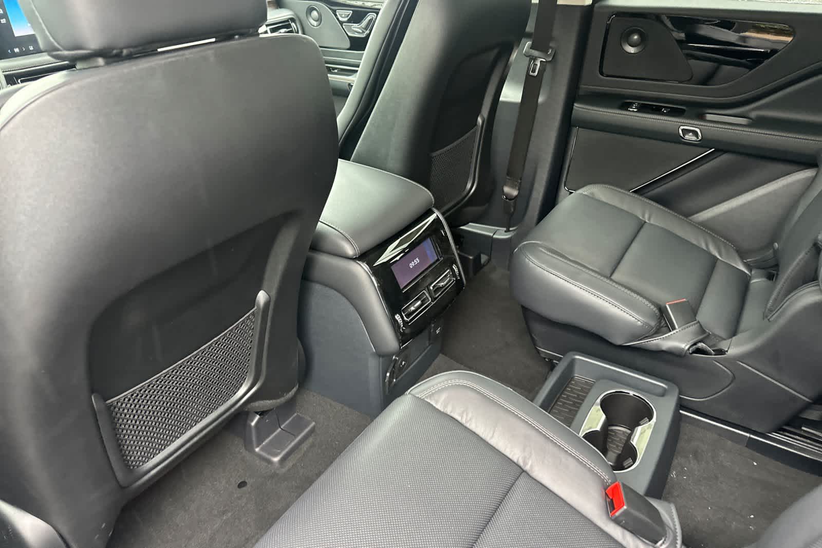 Thumbnail: 2026 Lincoln Aviator - 4