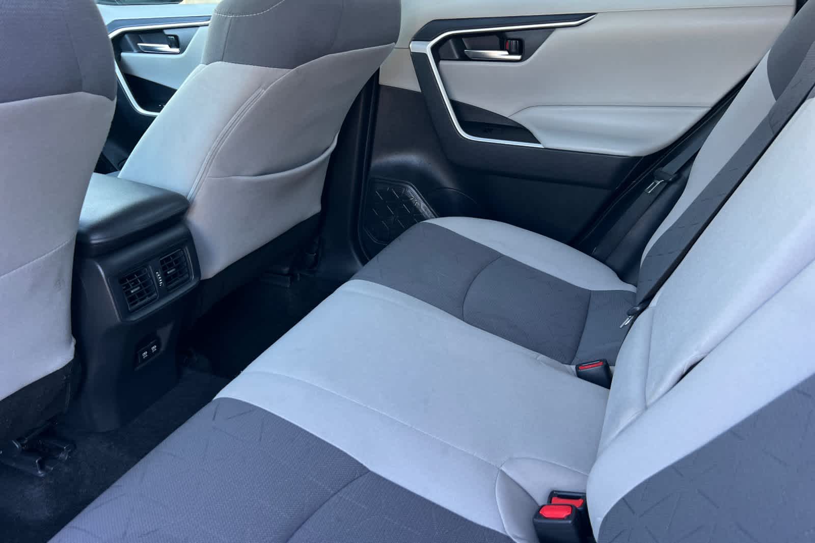 Thumbnail: 2020 Toyota RAV4 - 4