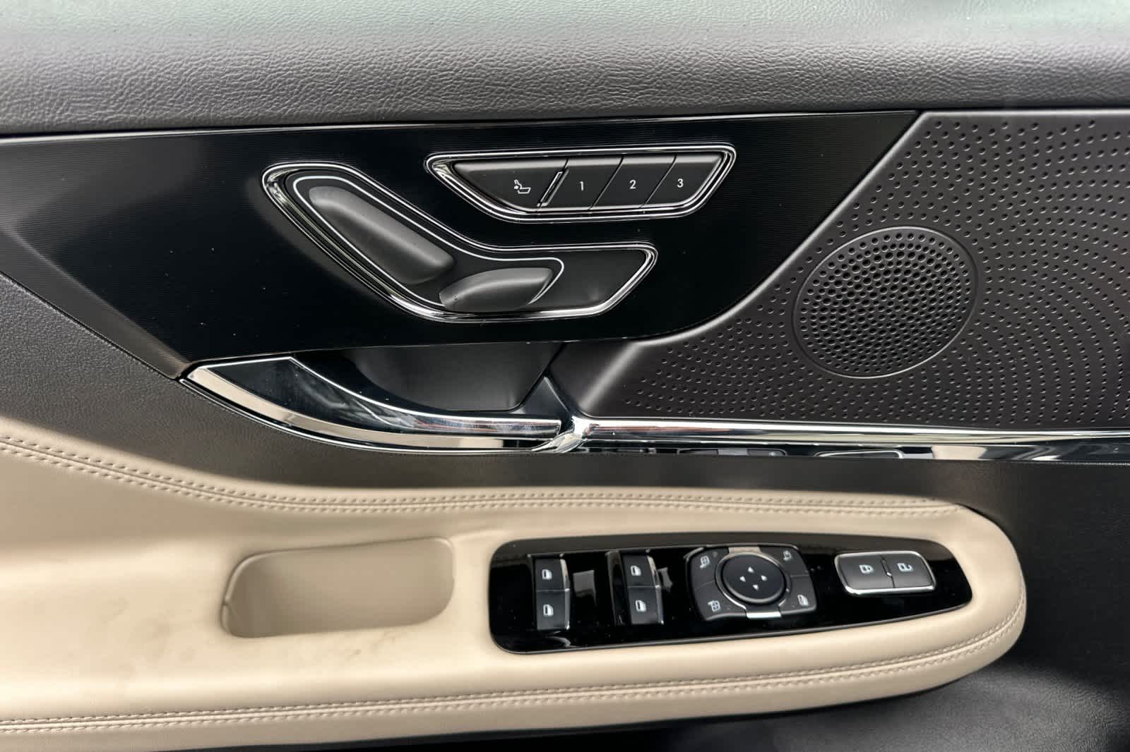 Thumbnail: 2025 Lincoln Corsair - 13