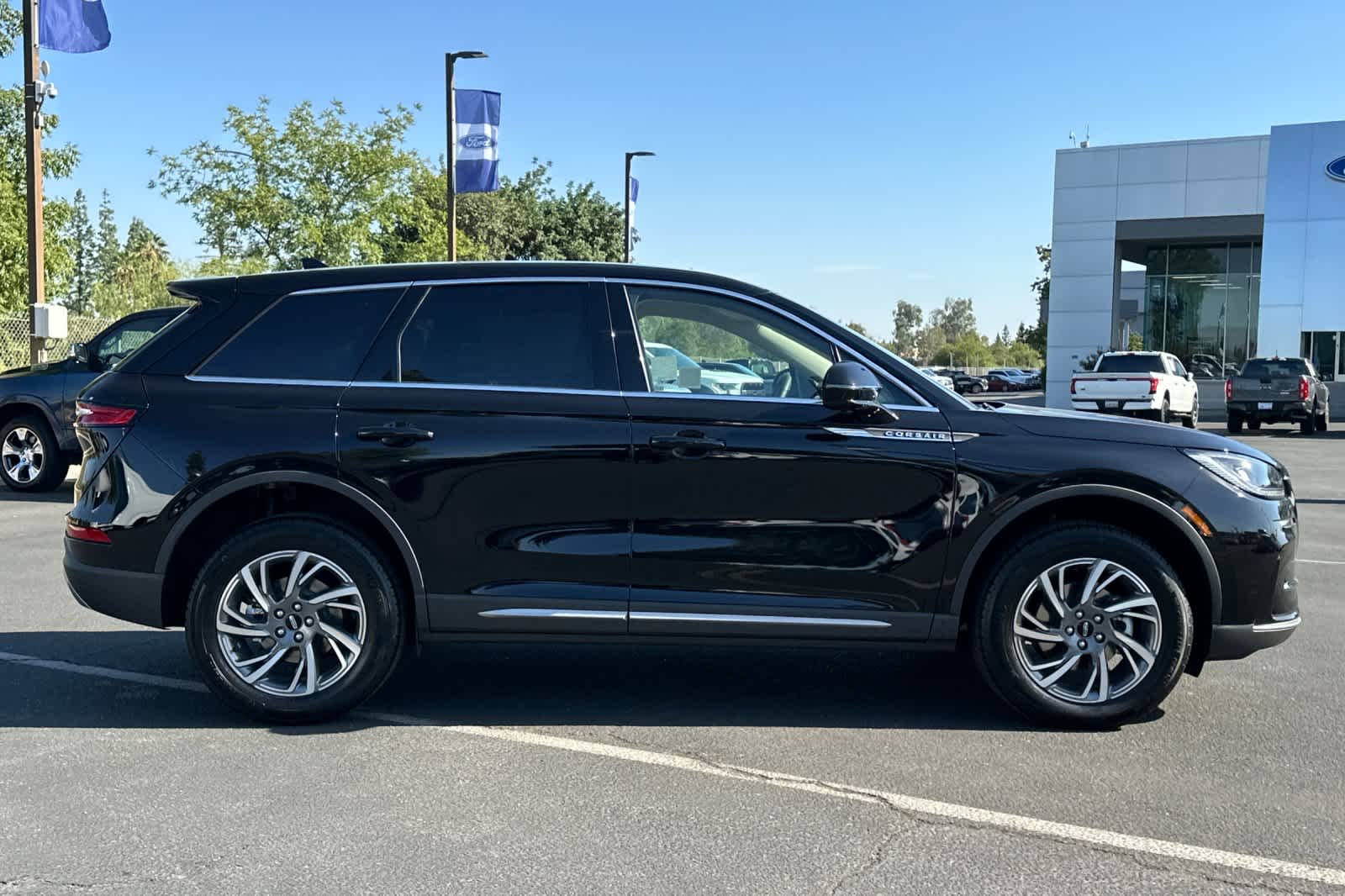 Thumbnail: 2025 Lincoln Corsair - 8