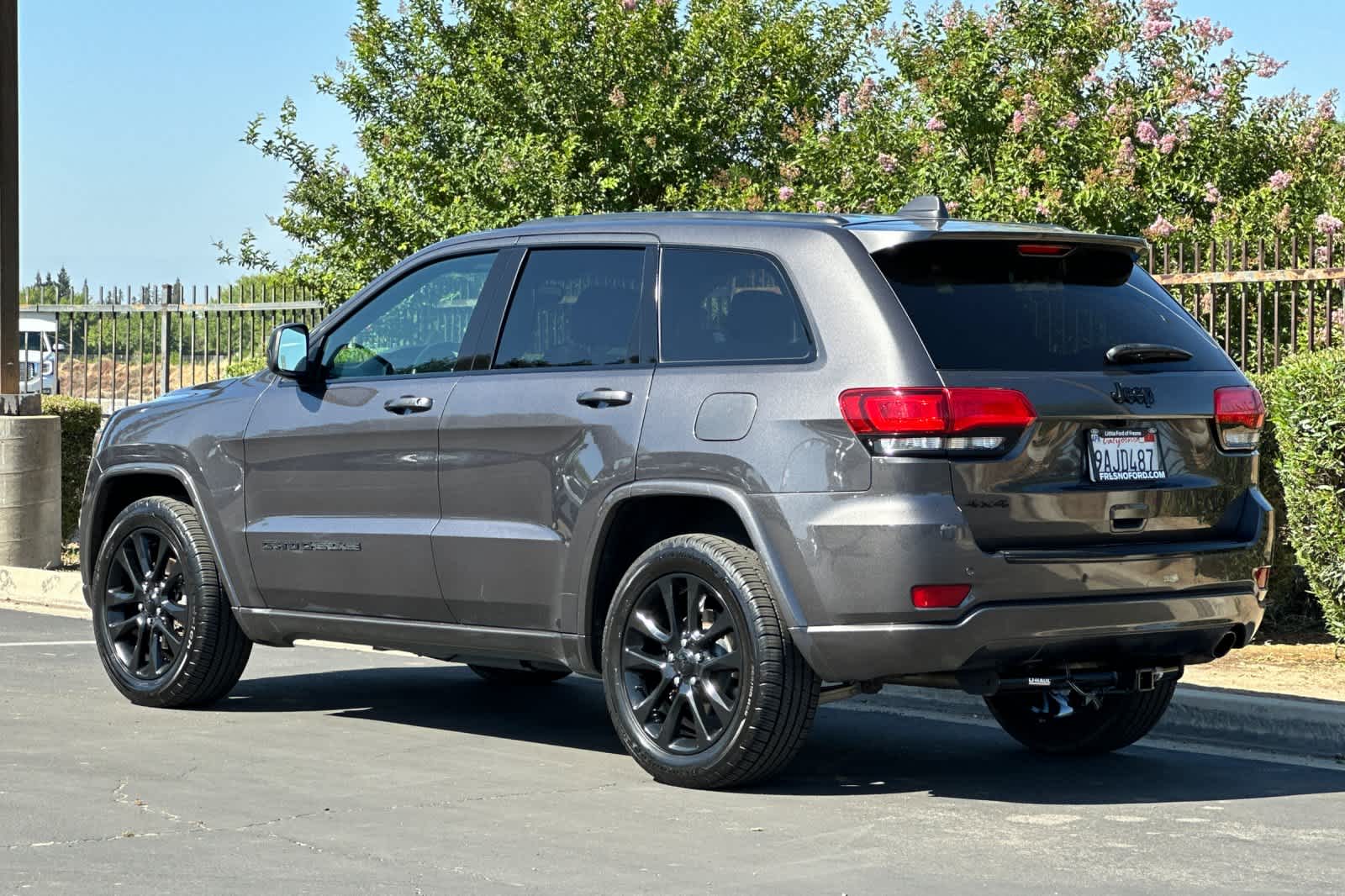 Thumbnail: 2018 Jeep Grand Cherokee - 7