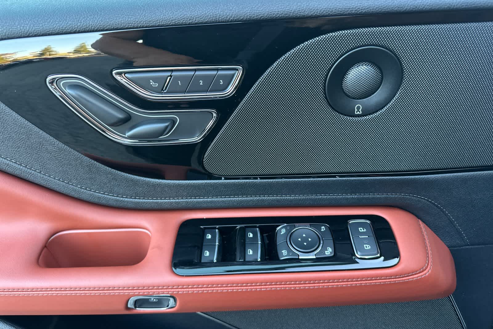 Thumbnail: 2025 Lincoln Aviator - 13