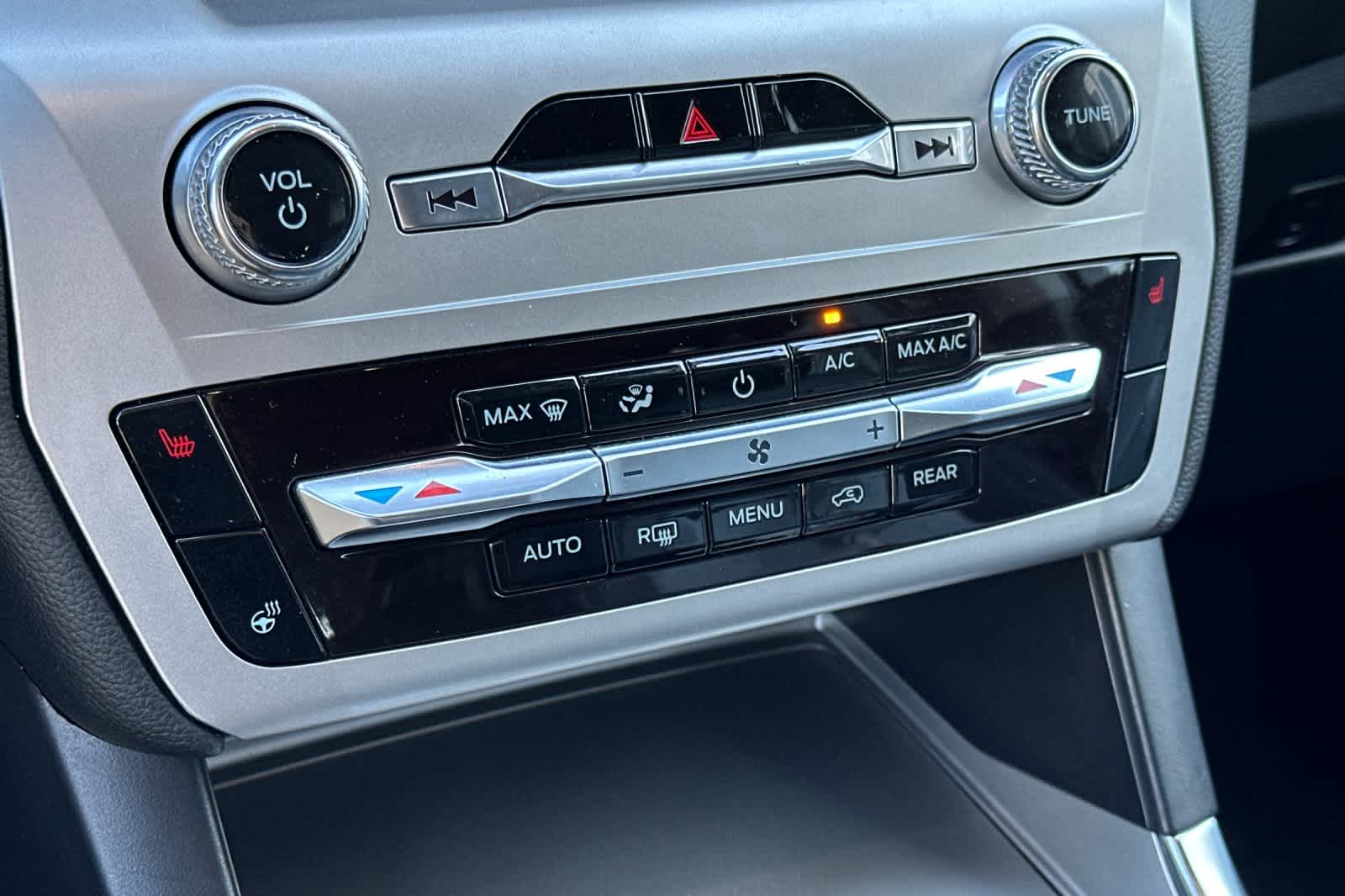 Thumbnail: 2022 Ford Explorer - 23