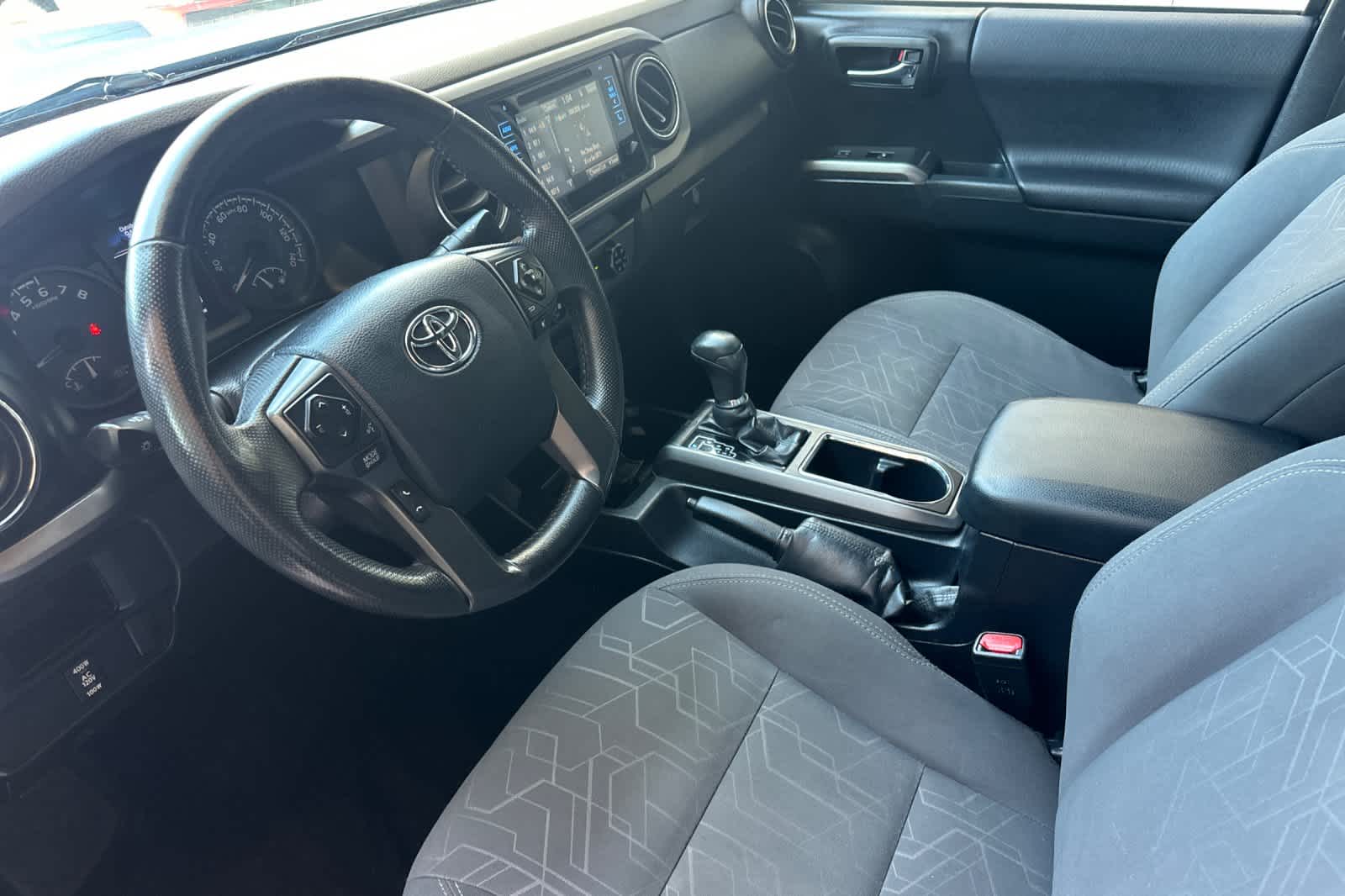 Thumbnail: 2016 Toyota Tacoma - 11