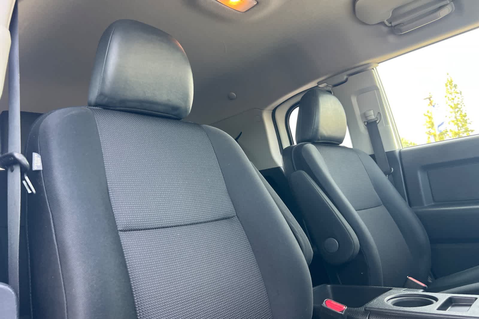 Thumbnail: 2013 Toyota FJ Cruiser - 17