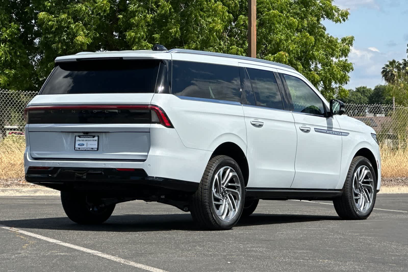 Thumbnail: 2026 Lincoln Navigator L - 2