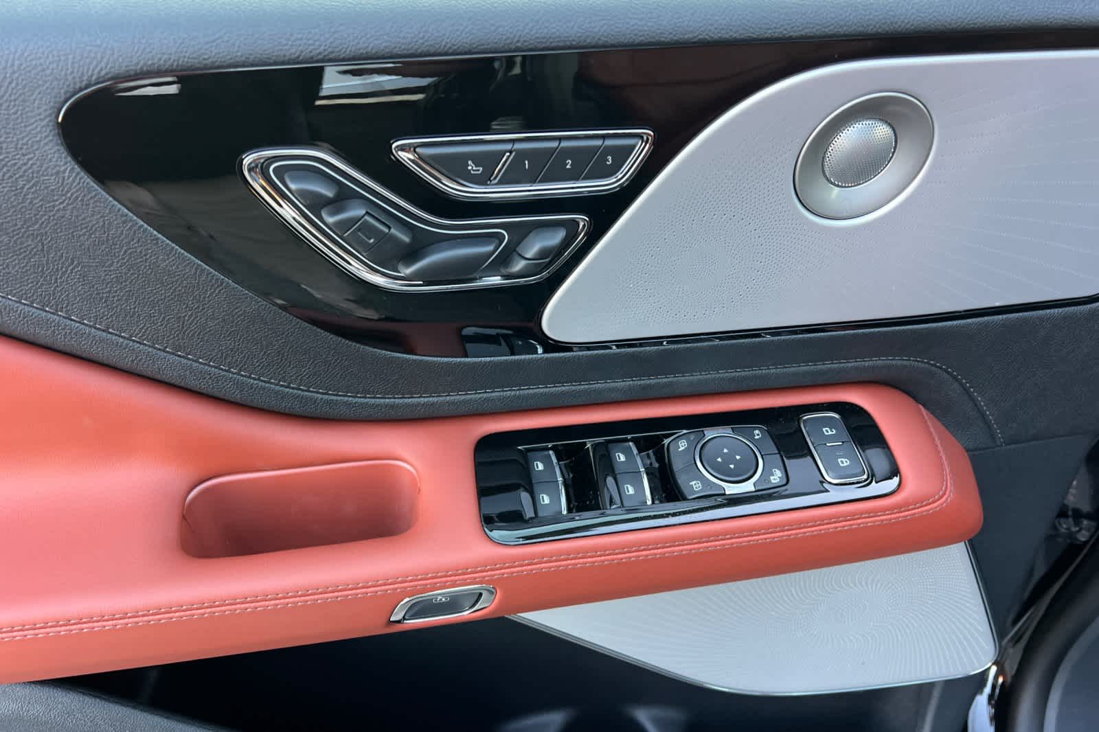 Thumbnail: 2026 Lincoln Aviator - 13