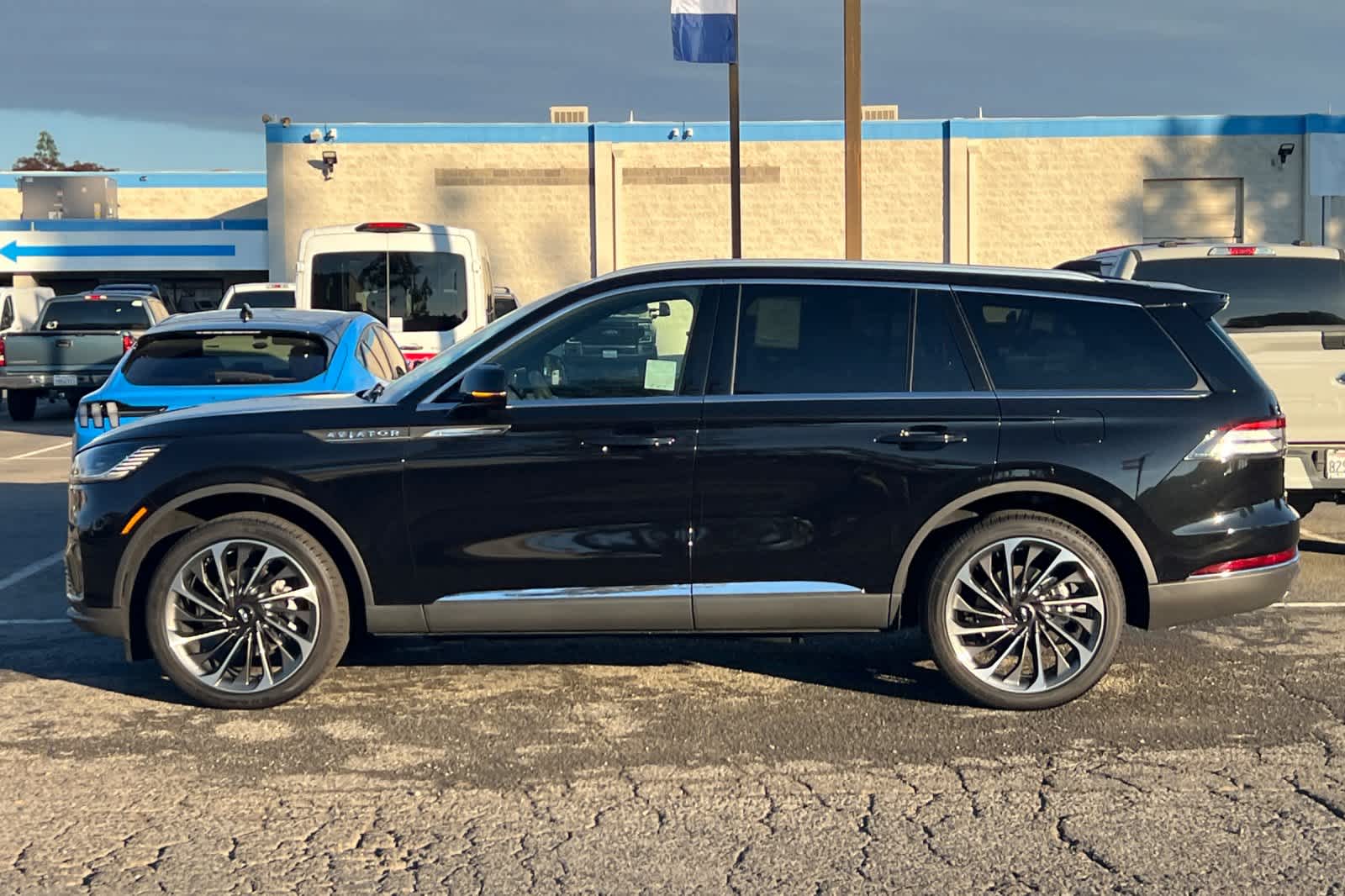 Thumbnail: 2025 Lincoln Aviator - 5