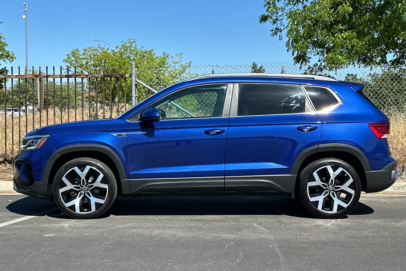 Thumbnail: 2022 Volkswagen Taos - 6