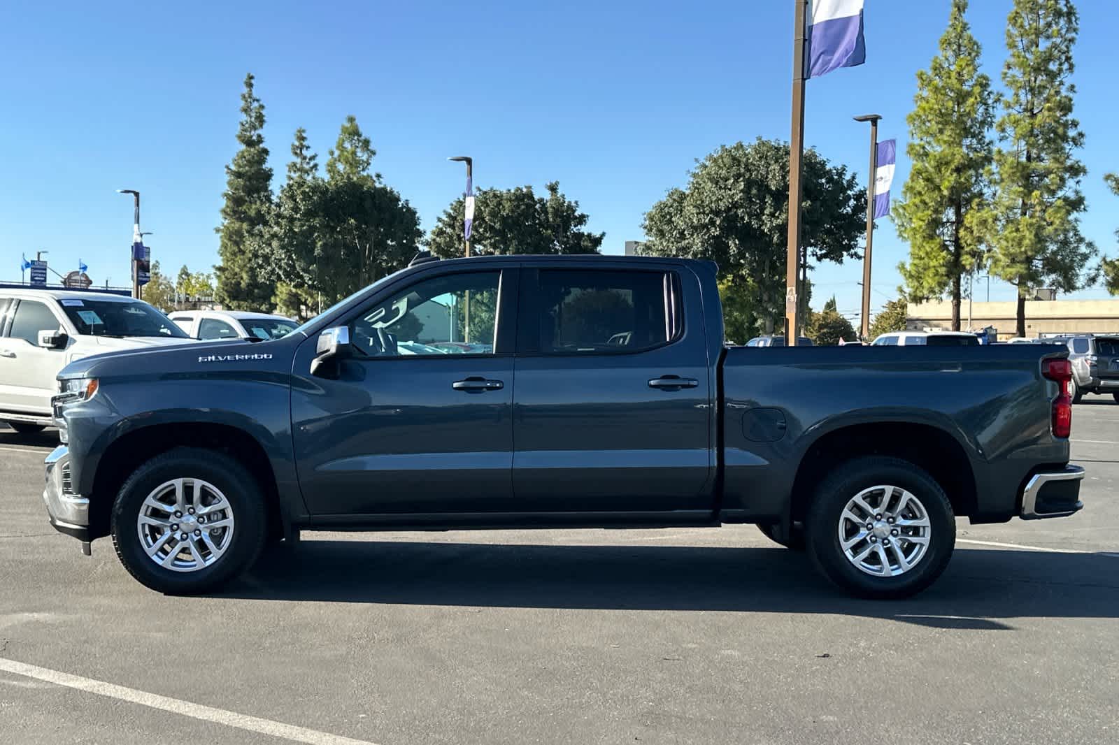 Thumbnail: 2020 Chevrolet Silverado 1500 - 6