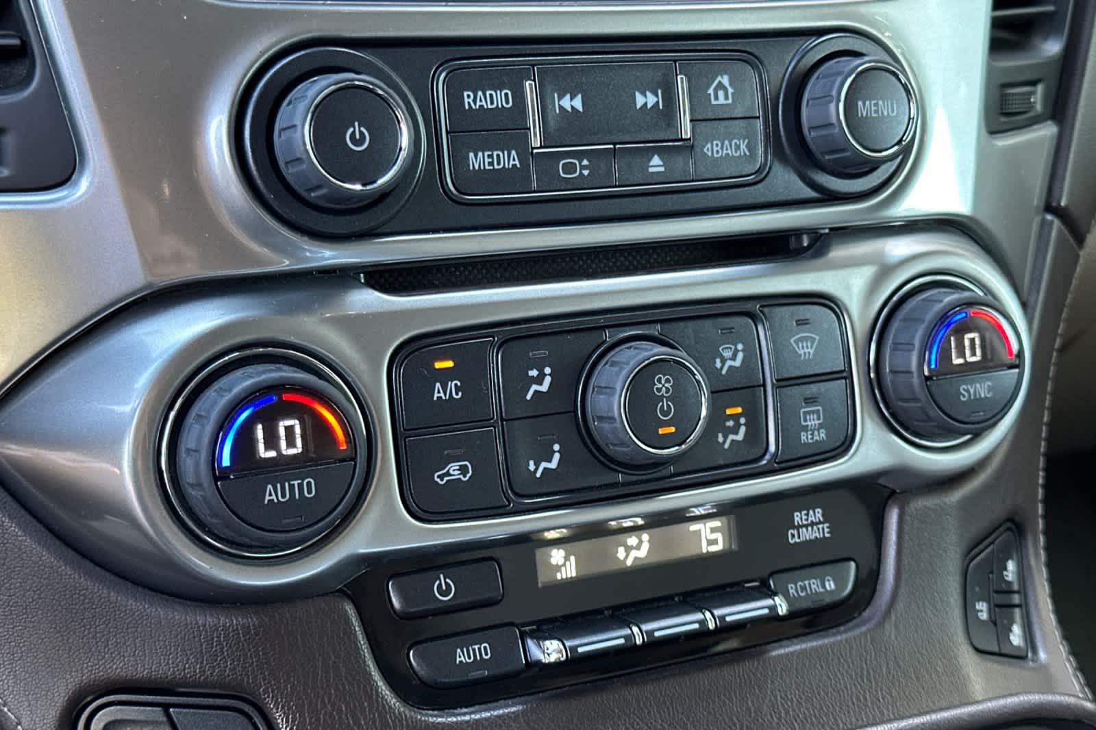 Thumbnail: 2016 Chevrolet Suburban - 21