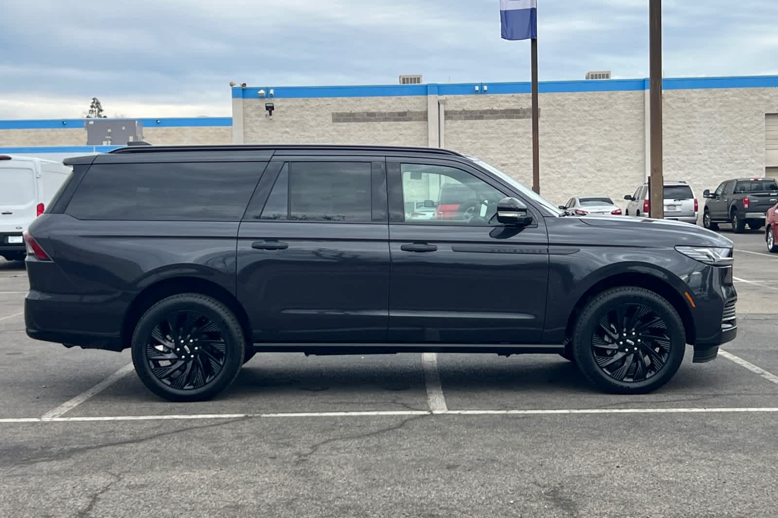 Thumbnail: 2026 Lincoln Navigator L - 8