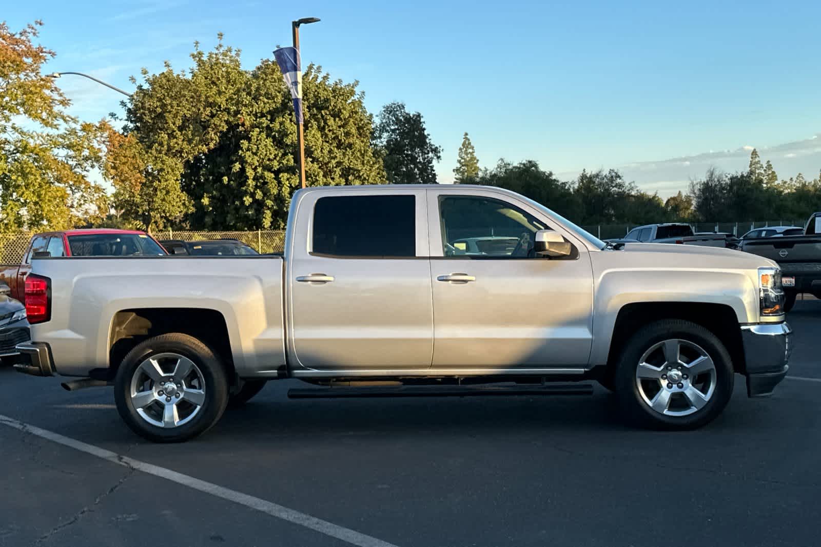 Thumbnail: 2017 Chevrolet Silverado 1500 - 9