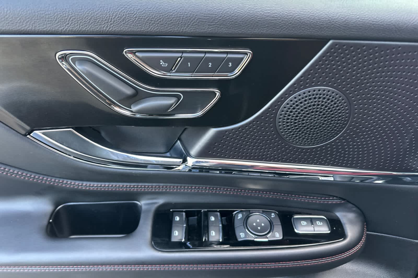 Thumbnail: 2025 Lincoln Corsair - 13