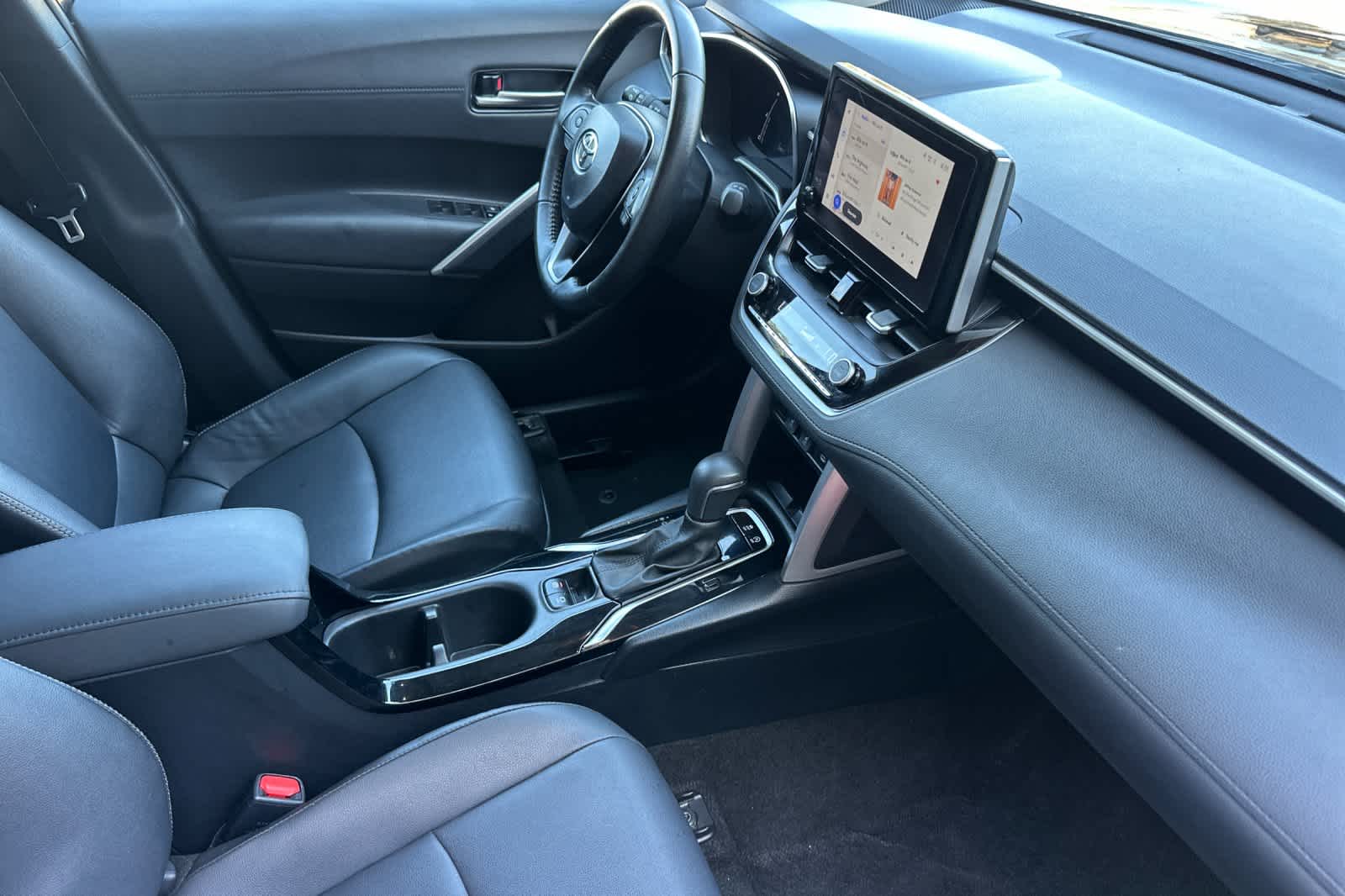 2024 Toyota Corolla Cross XLE 16