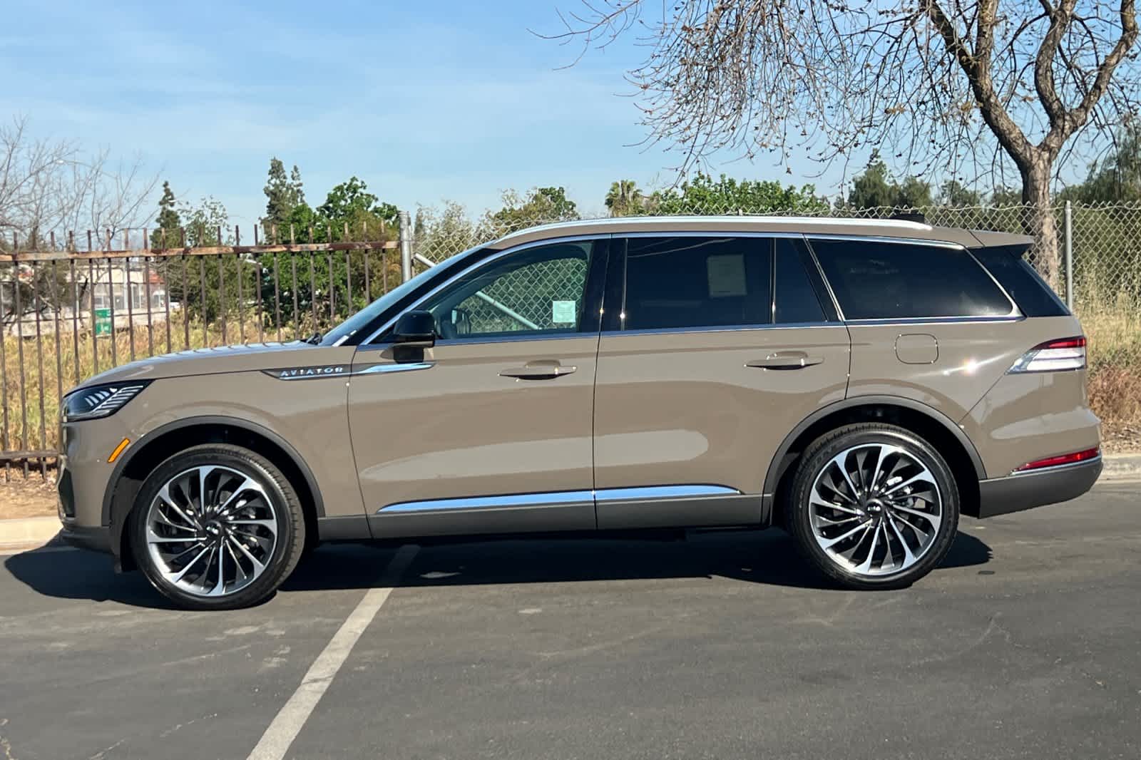 Thumbnail: 2026 Lincoln Aviator - 5