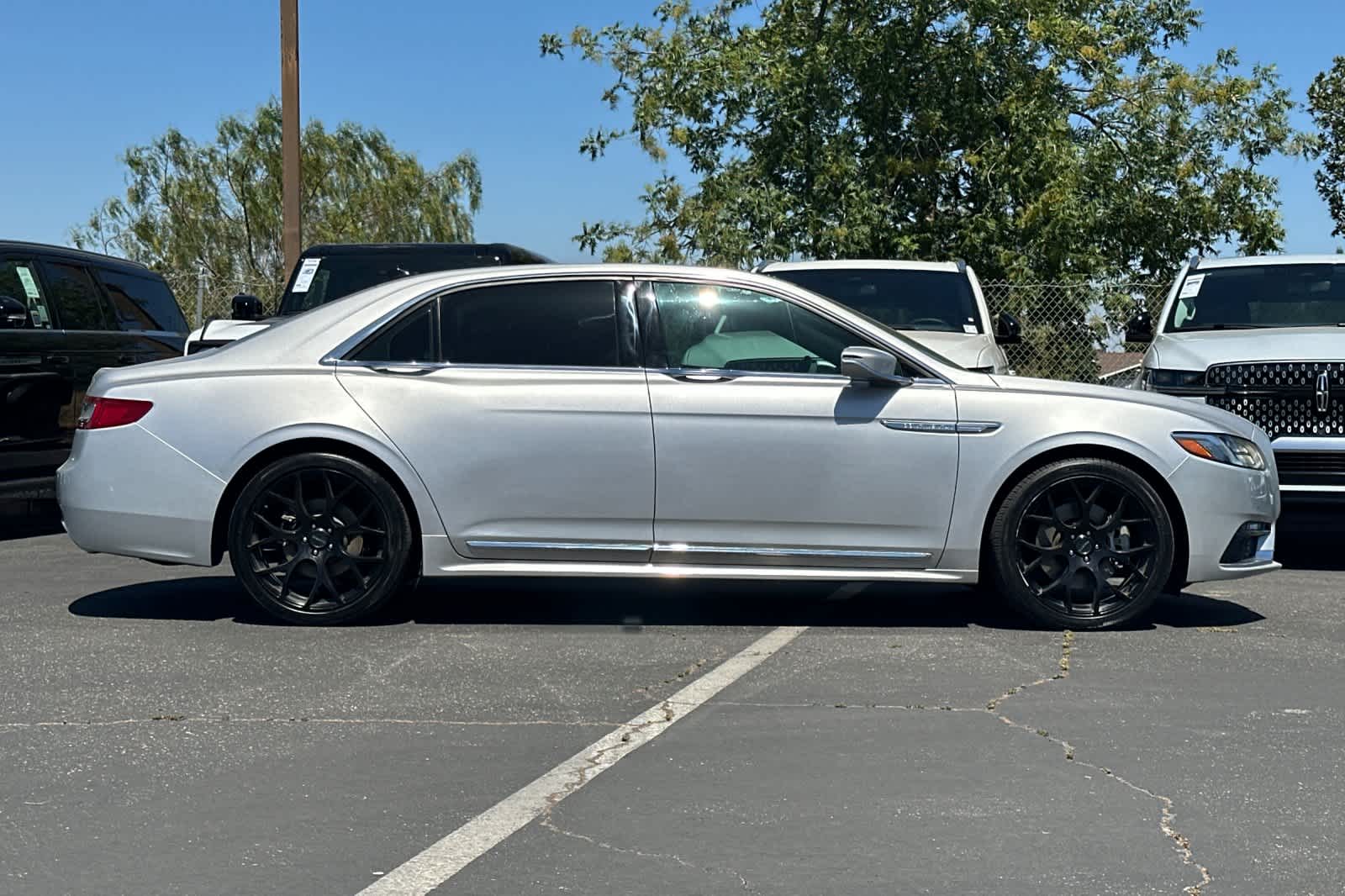 Thumbnail: 2018 Lincoln Continental - 9