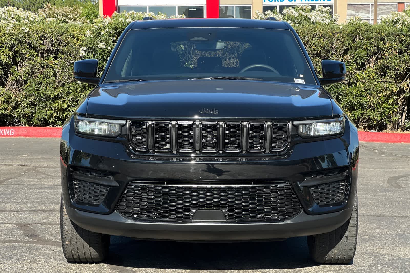 Thumbnail: 2023 Jeep Grand Cherokee - 10