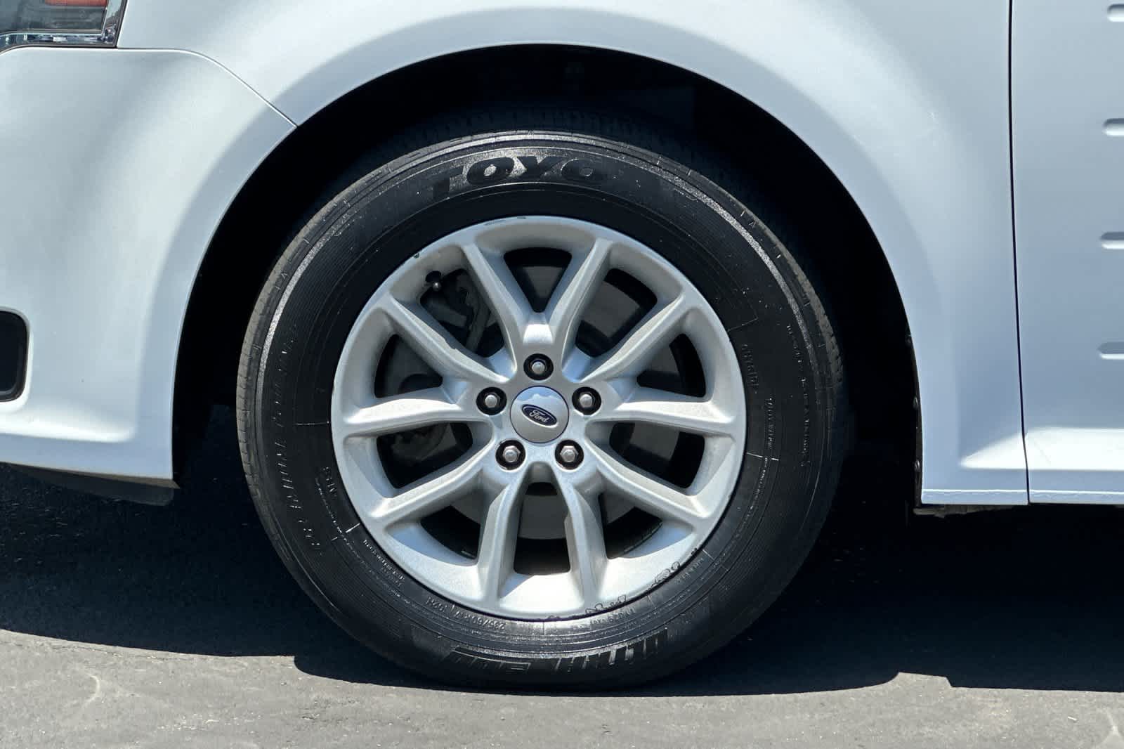 2014 Ford Flex SE 23