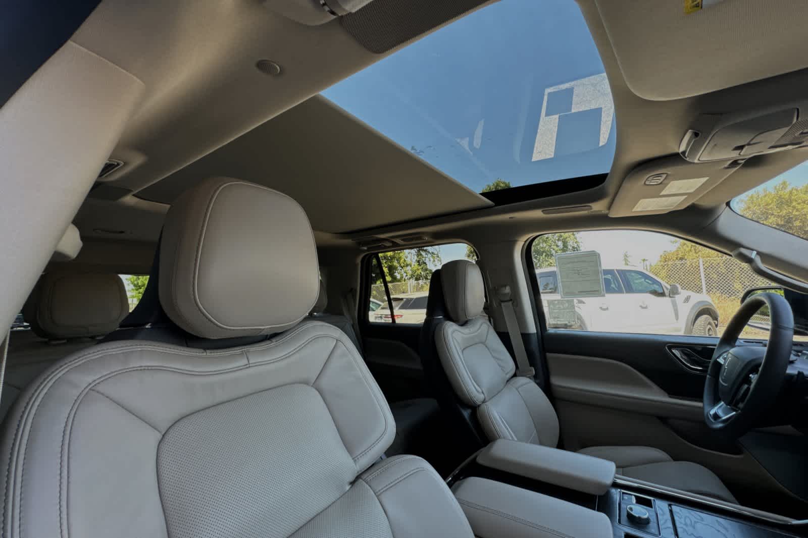 Thumbnail: 2024 Lincoln Navigator - 19