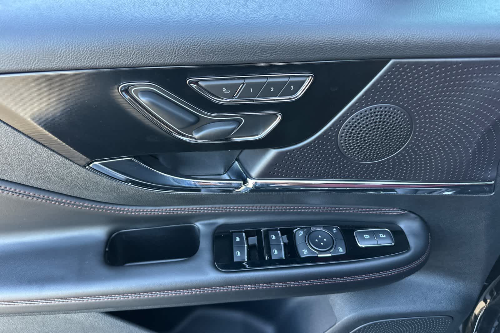 Thumbnail: 2025 Lincoln Corsair - 13