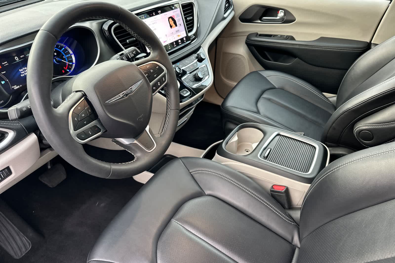 Thumbnail: 2024 Chrysler Pacifica - 11