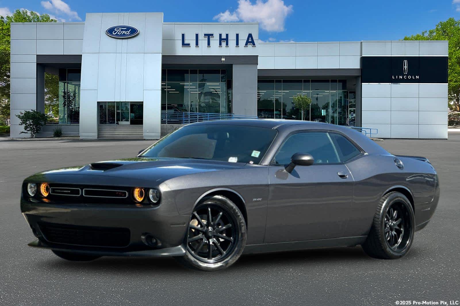 2019 Dodge Challenger R/T's photo